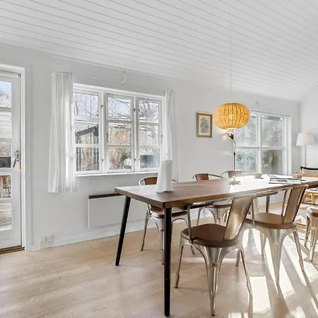 Prázdninový dům Front In With Wifi *